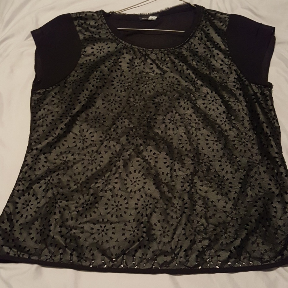 5/$15 Willi Smith textured dress shirt
